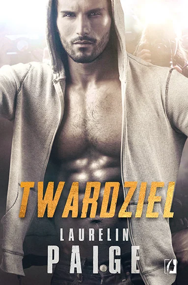 twardziel-lights-camera-tom-2-b-iext181990006